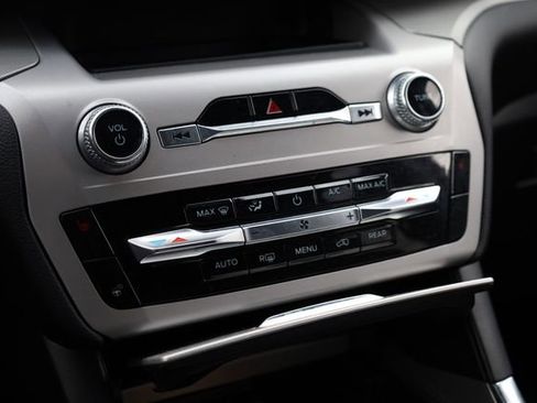 Used 2023 Ford Explorer XLT w/ Equipment Group 202A image 20