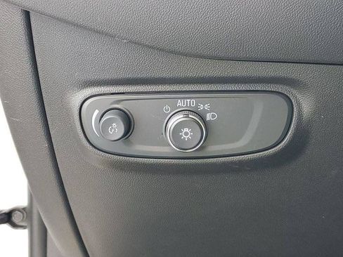 Used 2024 Chevrolet Equinox LT FWD image 8