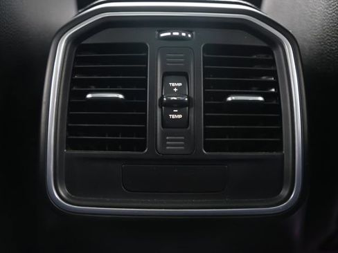 Used 2018 Porsche Macan AWD/4WD image 40