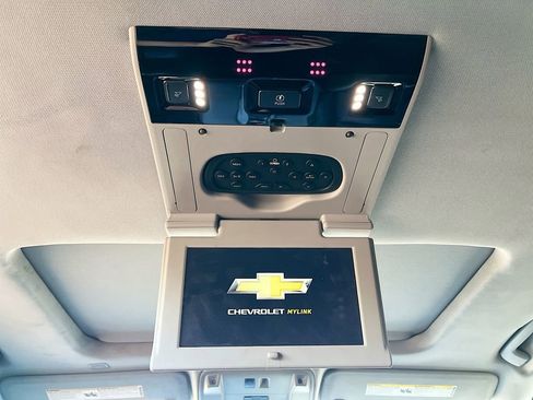 Used 2019 Chevrolet Suburban Premier RWD image 36