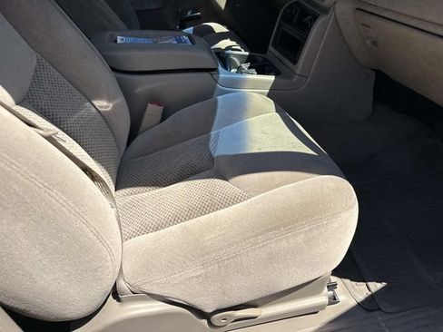 Used 2004 Chevrolet Silverado 3500 LS w/ Heavy-Duty Power Package AWD/4WD image 10
