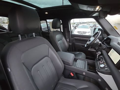 Used 2021 Land Rover Defender 110 SE image 21