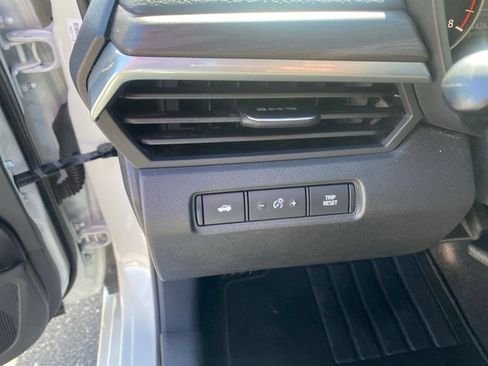 Used 2025 Nissan Altima 2.5 SV FWD image 19