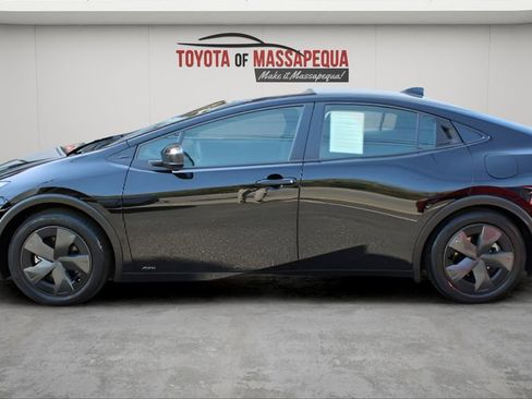 Used 2025 Toyota Prius LE AWD/4WD image 24