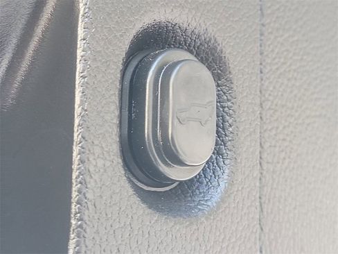 Used 2018 Chevrolet Tahoe Premier image 12