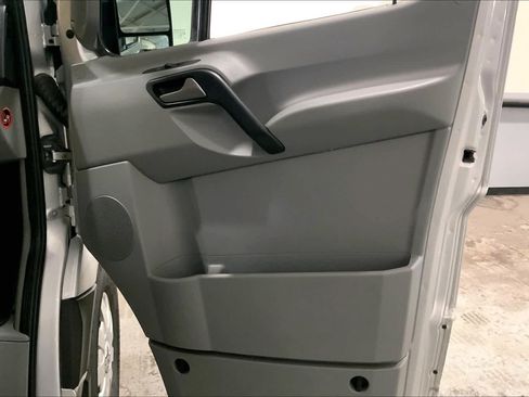 Used 2017 Mercedes-Benz Sprinter 2500 image 27