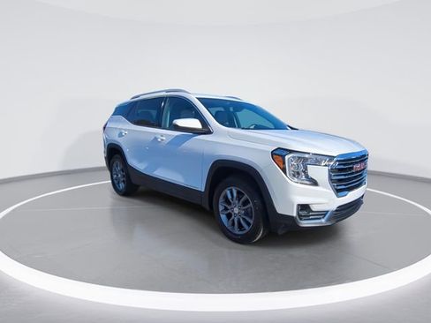 Used 2024 GMC Terrain SLT image 2