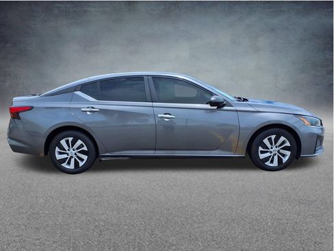 Used 2024 Nissan Altima 2.5 S FWD image 6
