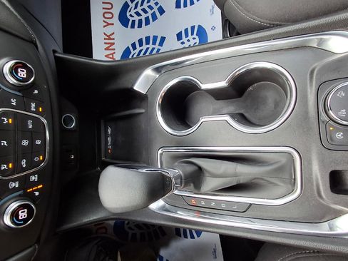 Used 2023 Chevrolet Traverse LT image 17