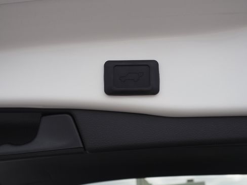 New 2025 Toyota RAV4 SE w/ Weather & Moonroof Package image 15