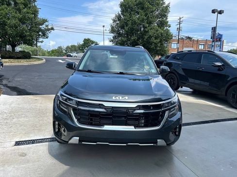 Certified 2024 Kia Seltos SX w/ SX Sunroof Package AWD/4WD image 2