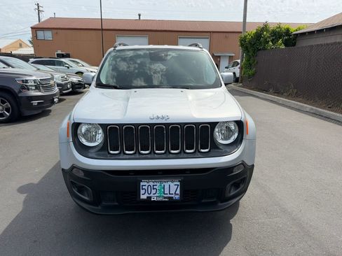 Used 2017 Jeep Renegade Latitude AWD/4WD image 2