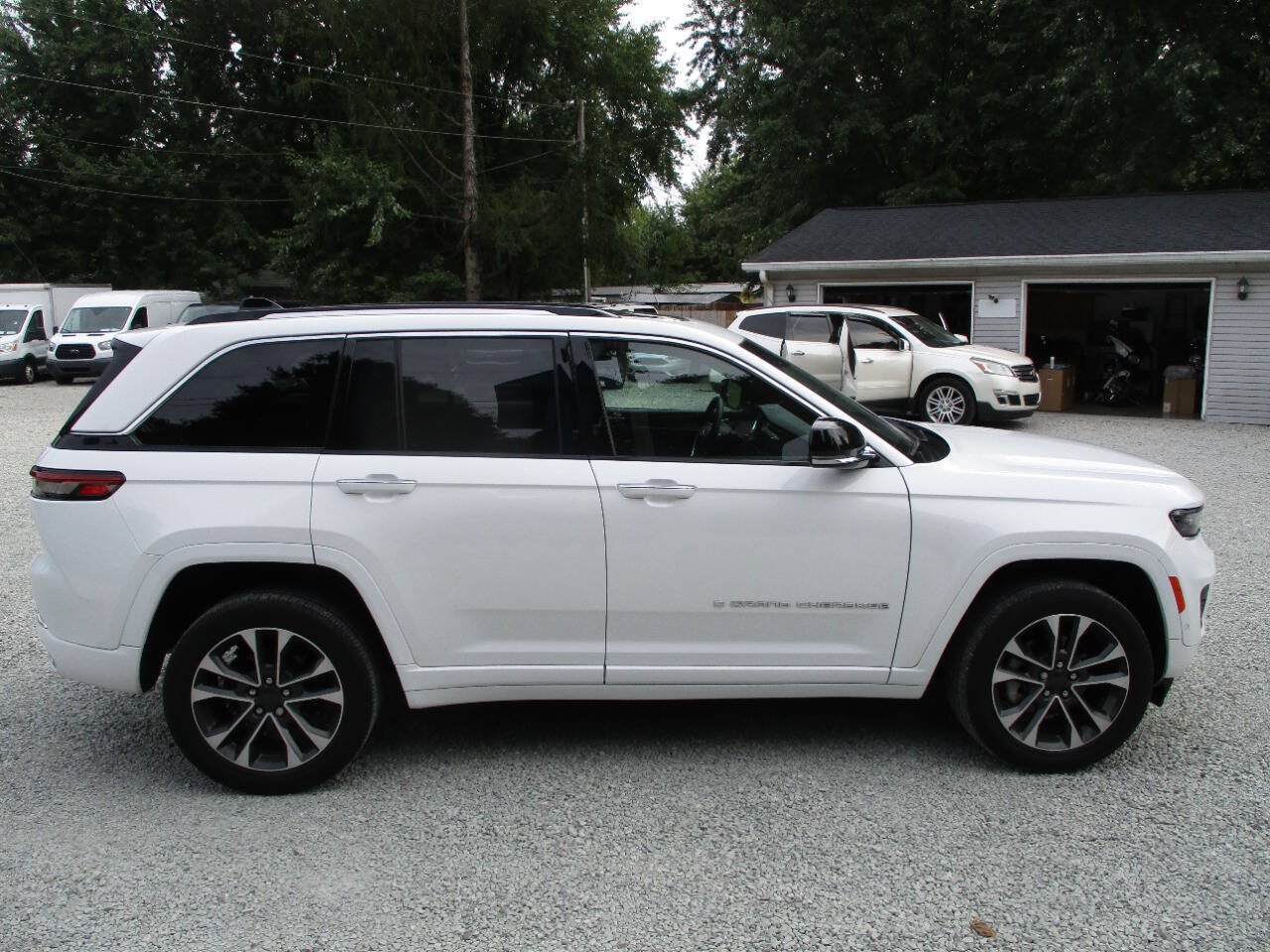 Used 2023 Jeep Grand Cherokee Overland AWD/4WD image 6