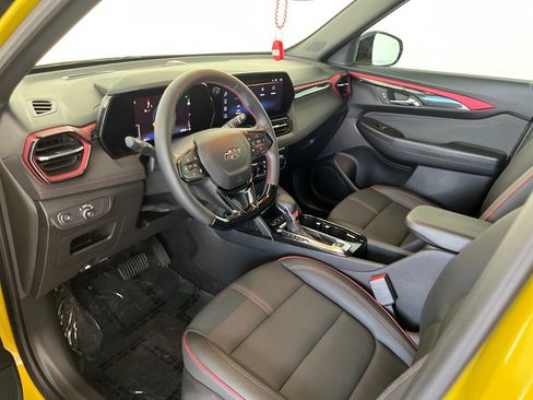 Used 2025 Chevrolet TrailBlazer RS w/ Convenience Package FWD image 19