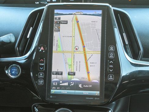 Used 2021 Toyota Prius Prime XLE image 18