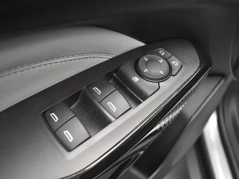 Used 2025 Chevrolet Trax LT FWD image 21