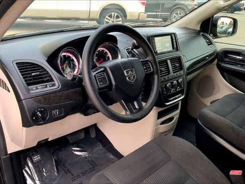 Used 2020 Dodge Grand Caravan SE w/ UConnect Hands-Free Group image 18