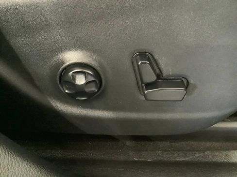 Used 2019 Jeep Cherokee Limited AWD/4WD image 28