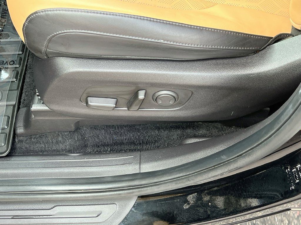 Used 2024 Kia Carnival EX FWD image 19