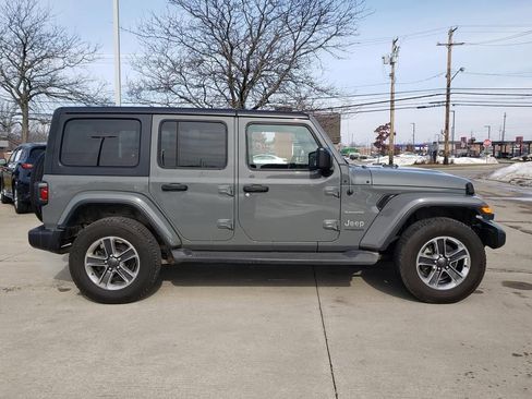 Used 2018 Jeep Wrangler Unlimited Sahara w/ Cold Weather Group image 11