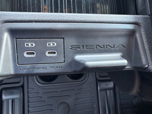 Used 2025 Toyota Sienna XLE Woodland Edition AWD/4WD image 29