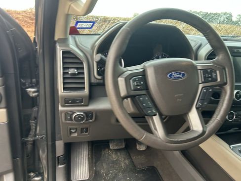 Used 2018 Ford Expedition XLT w/ Equipment Group 202A image 5