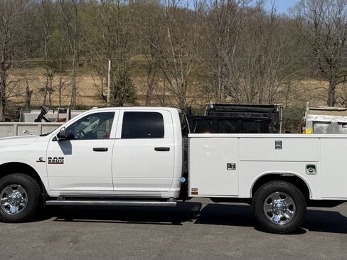 Used 2018 RAM 3500 Tradesman w/ Chrome Appearance Group image 4