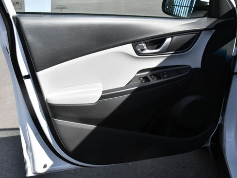 Used 2023 Hyundai Kona SE image 14