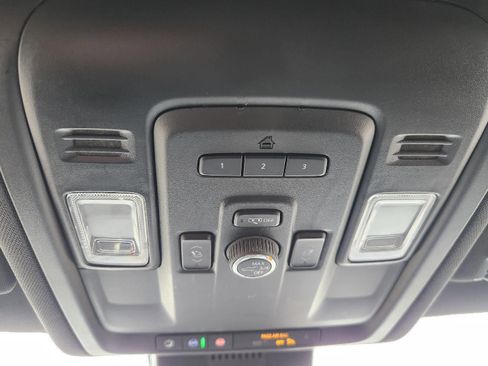 Used 2024 Chevrolet Suburban Premier image 40