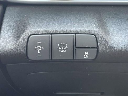 Used 2024 Hyundai Elantra Blue image 24