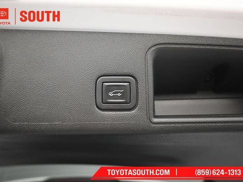 Used 2023 GMC Terrain SLT FWD image 28