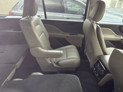 Used 2022 Lincoln Aviator AWD w/ Premium Package image 6
