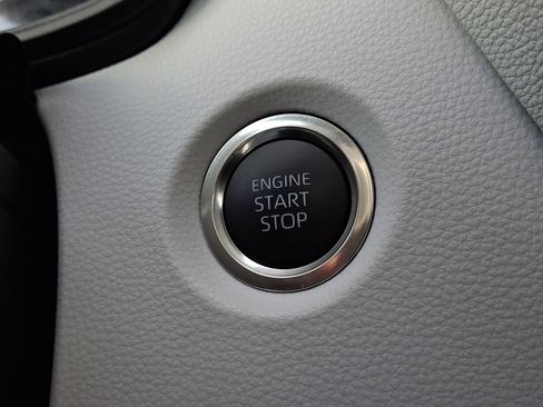 Used 2025 Toyota Corolla SE w/ Convenience Package image 21