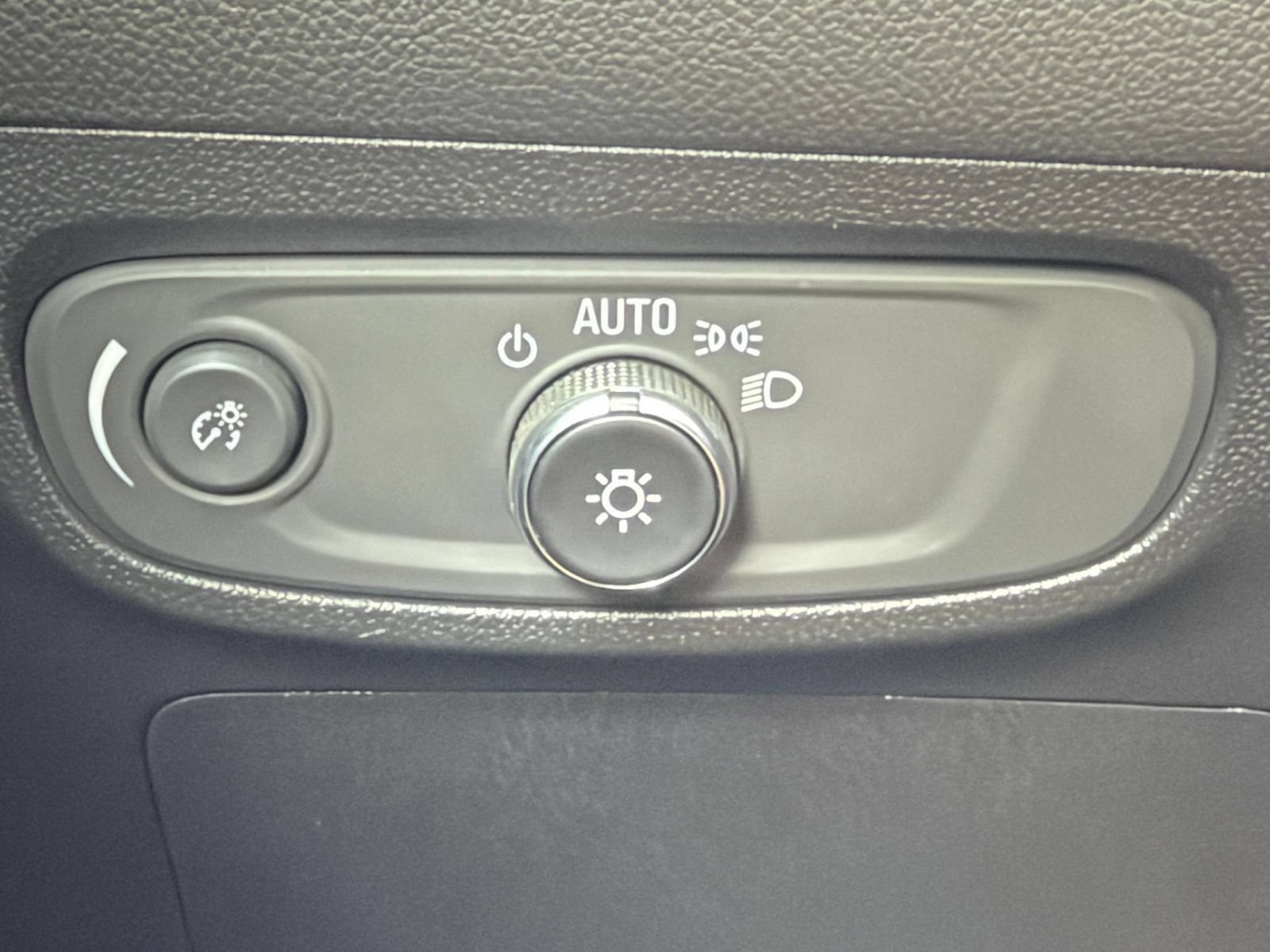 Used 2025 Buick Encore GX Preferred AWD/4WD image 33