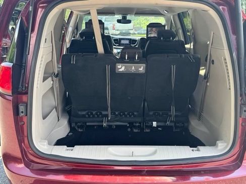 Used 2020 Chrysler Pacifica Touring-L Plus w/ Tire & Wheel Group FWD image 29