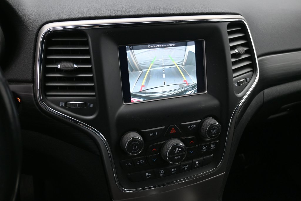 Used 2021 Jeep Grand Cherokee Laredo AWD/4WD image 14