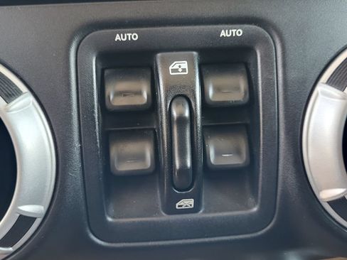 Used 2014 Jeep Wrangler Unlimited Sahara w/ Dual Top Group AWD/4WD image 25