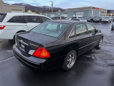 Used 2001 Toyota Avalon XLS image 3