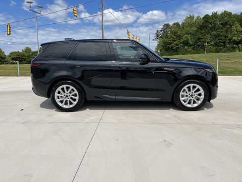 Used 2026 Land Rover Range Rover Sport SE AWD/4WD image 9