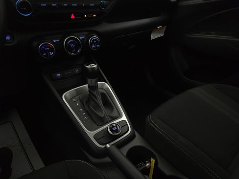 Used 2024 Hyundai Venue SEL image 28