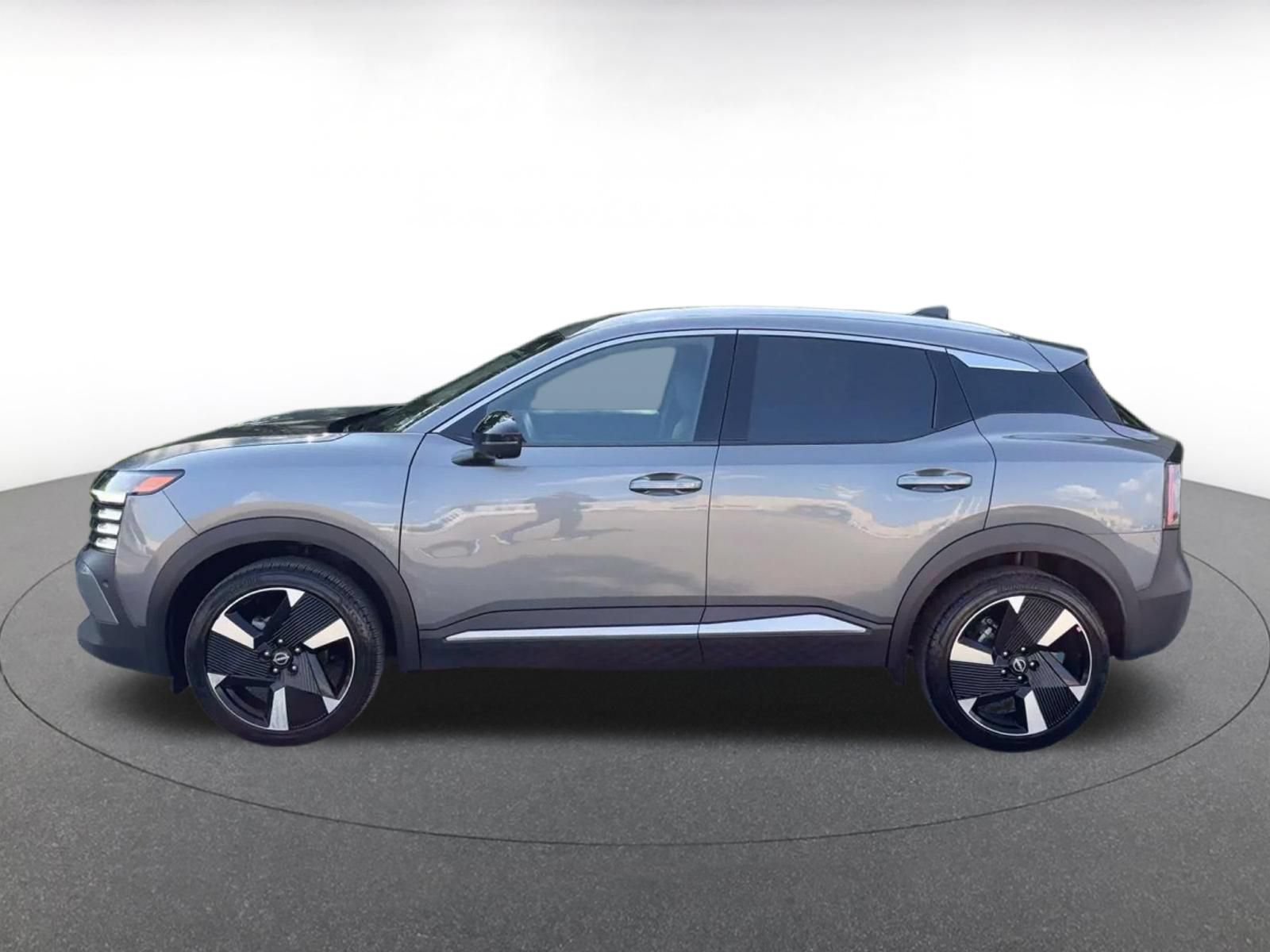 Used 2026 Nissan Kicks SR AWD/4WD image 8