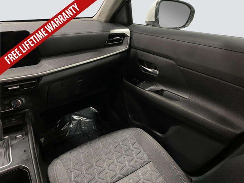 Used 2025 Nissan Kicks SV AWD/4WD image 22