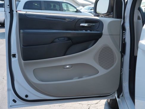Used 2018 Dodge Grand Caravan SE w/ UConnect Hands-Free Group FWD image 14