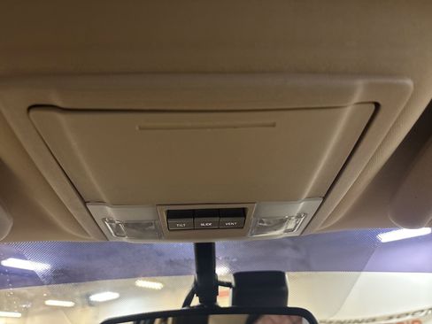 Used 2010 Lincoln Navigator L Base image 24