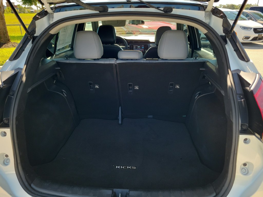 Certified 2023 Nissan Kicks SR w/ SR Premium Package FWD image 10