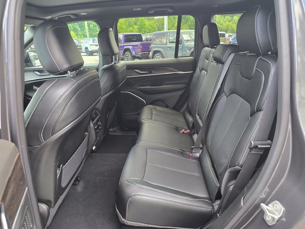 New 2026 Jeep Grand Cherokee Limited AWD/4WD image 12