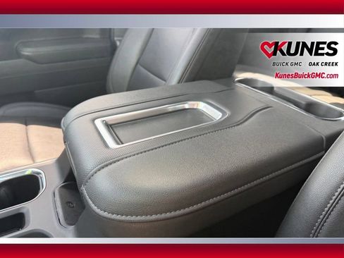 Used 2022 GMC Sierra 1500 SLT w/ SLT Convenience Package AWD/4WD image 23