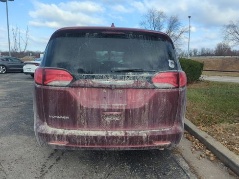 Used 2020 Chrysler Voyager Lxi image 7