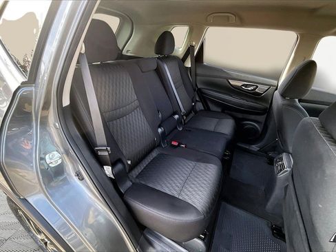 Used 2018 Nissan Rogue SV image 27