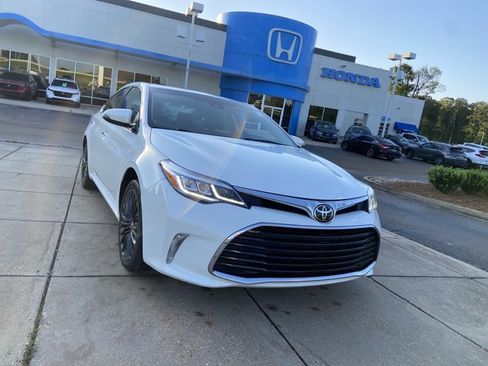 Used 2018 Toyota Avalon Touring w/ All Weather Liner Package FWD image 2